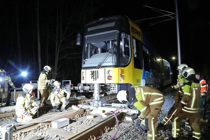 Fw Dresden Informationen Zum Einsatzgeschehen Der Feuerwehr Dresden